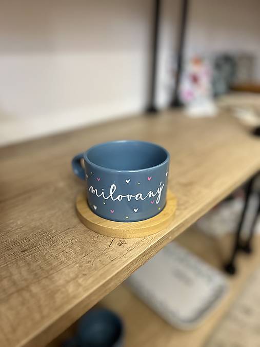 Ručne maľovaná šálka - modrá (Milovaný)