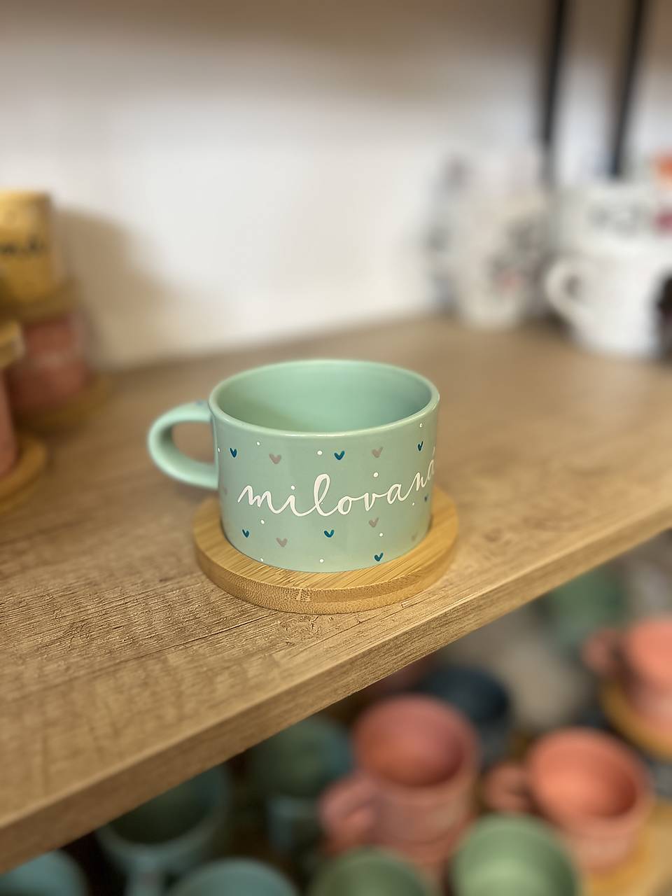 Ručne maľovaná šálka (Milovaná - mint)