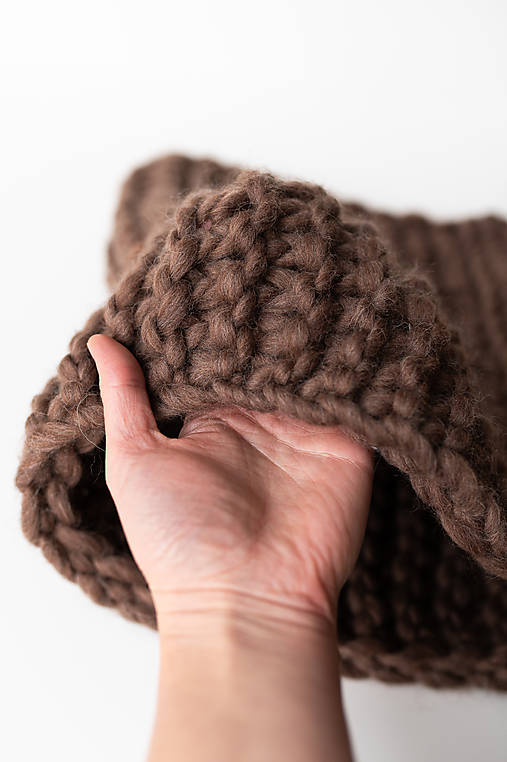 Šály a nákrčníky - Pletený nákrčník "Čokoládové objatie" - 17944348_