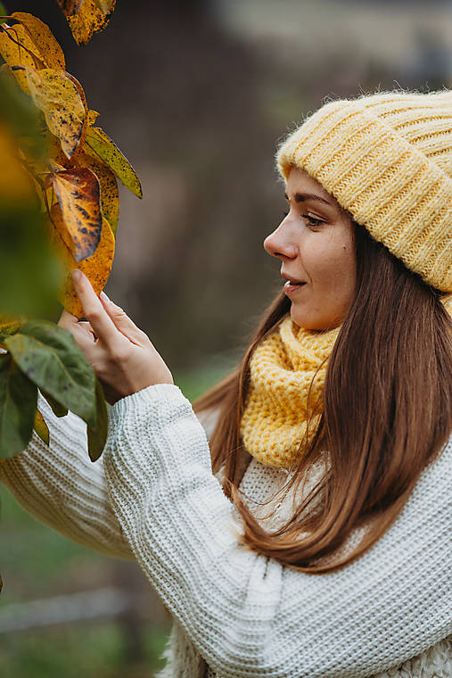 Čiapky, čelenky, klobúky - Ručne pletená čiapka "LUNA" žltá - 17944426_