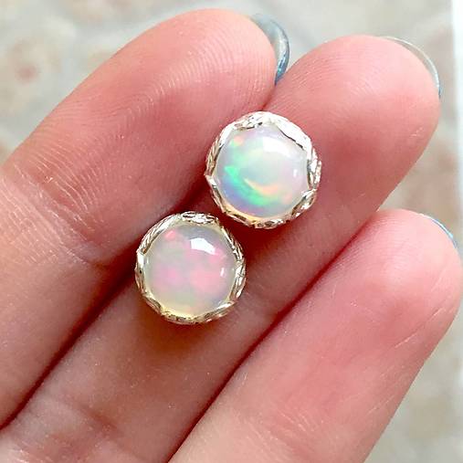 Floral Ethiopian Opal Stud Earrings AG925 / Strieborné napichovacie náušnice s etiópskymi opálmi A0024