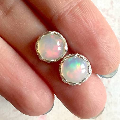 Floral Ethiopian Opal Stud Earrings AG925 / Strieborné napichovacie náušnice s etiópskymi opálmi A0024