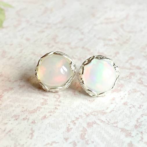 Floral Ethiopian Opal Stud Earrings AG925 / Strieborné napichovacie náušnice s etiópskymi opálmi A0024