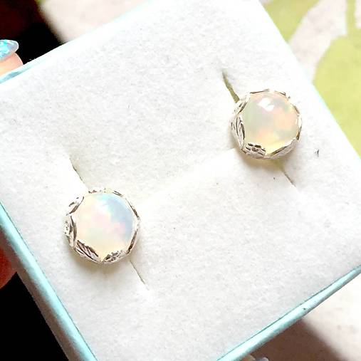 Floral Ethiopian Opal Stud Earrings AG925 / Strieborné napichovacie náušnice s etiópskymi opálmi A0024