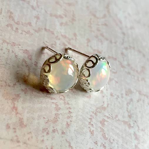 Floral Ethiopian Opal Stud Earrings AG925 / Strieborné napichovacie náušnice s etiópskymi opálmi A0024