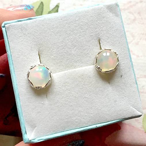 Floral Ethiopian Opal Stud Earrings AG925 / Strieborné napichovacie náušnice s etiópskymi opálmi A0024