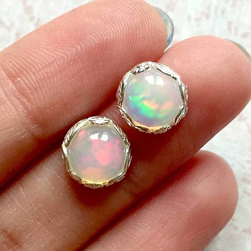 Floral Ethiopian Opal Stud Earrings AG925 / Strieborné napichovacie náušnice s etiópskymi opálmi A0024