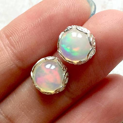 Floral Ethiopian Opal Stud Earrings AG925 / Strieborné napichovacie náušnice s etiópskymi opálmi A0024