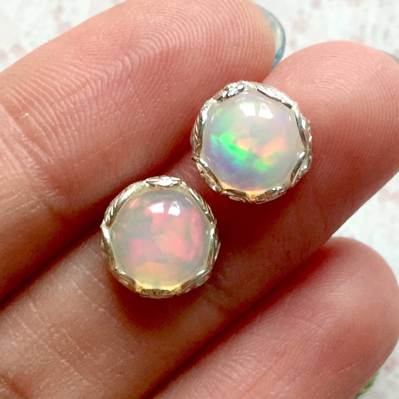 Floral Ethiopian Opal Stud Earrings AG925 / Strieborné napichovacie náušnice s etiópskymi opálmi A0024