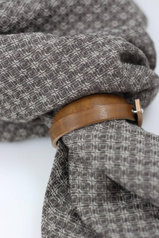 Pánsky hrejivý ľanový šál s hnedým diamantovým vzorom v darčekovom balení "Berry"