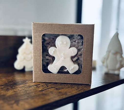 Sviečky - Dizajnová sójova sviečka Perníčk v krabičke - 17942540_