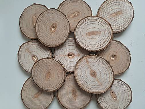 Dekorácie - Drevené plátky - paulownia - priemer cca 6 - 6,5 cm, balenie 12+1ks - 17942957_