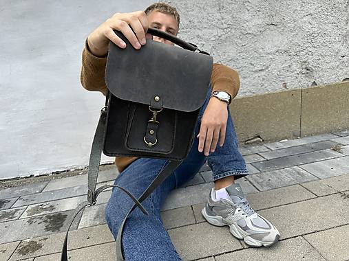 Pánske tašky - Pánska kožená taška s nastaviteľným popruhom (Šedá) - 17944153_