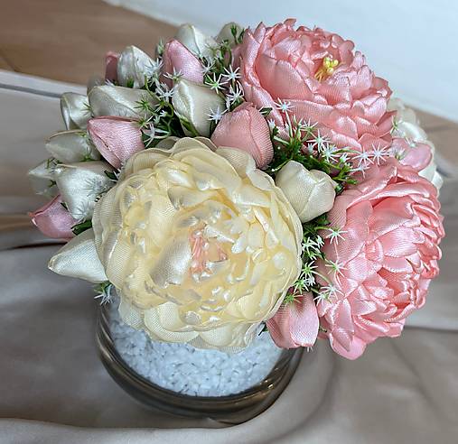 Dekorácie - Kvetinová poézia v saténe - 17942769_