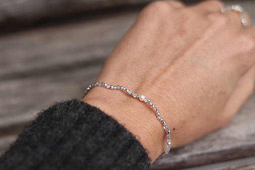 Tenký náramok krištáľ