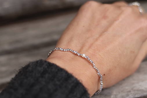 Tenký náramok krištáľ