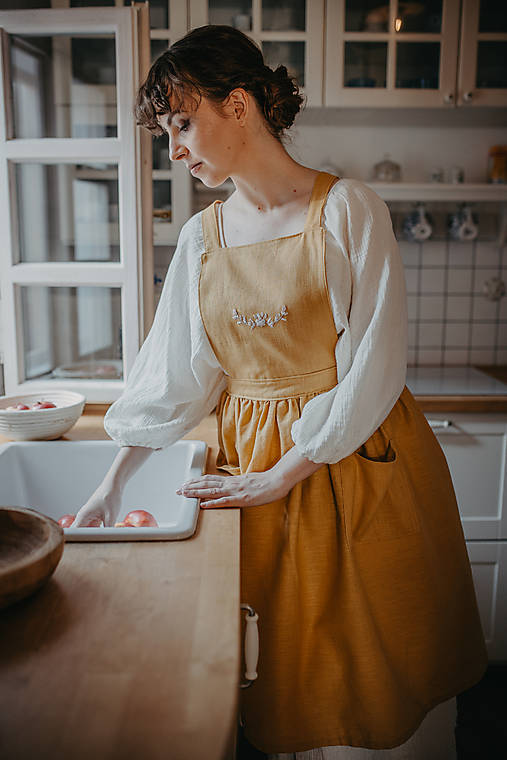 Iné oblečenie - Ručne vyšívaná ľanová šatová zástera - Horčicová - 17942017_
