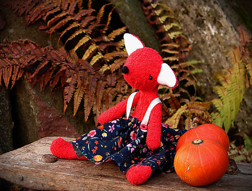 Hračky - slečna "Pupy" v kvietkovanej menčestrovej sukničke - 17947727_