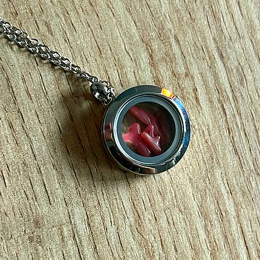 Steel Locket Coral Necklace / Oceľový medailón s koralmi E069