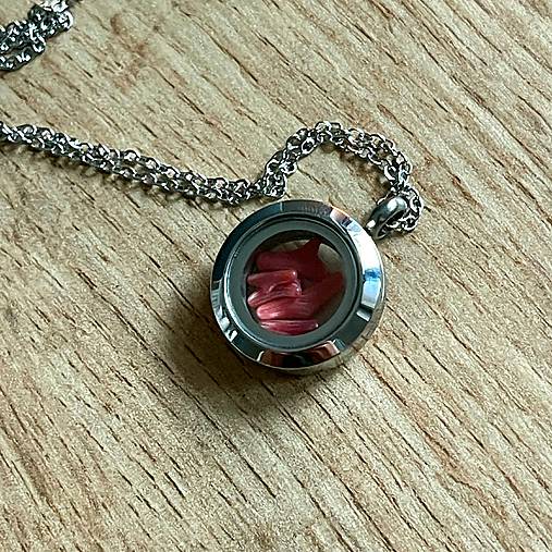 Steel Locket Coral Necklace / Oceľový medailón s koralmi E069