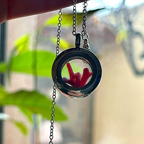 Steel Locket Coral Necklace / Oceľový medailón s koralmi E069