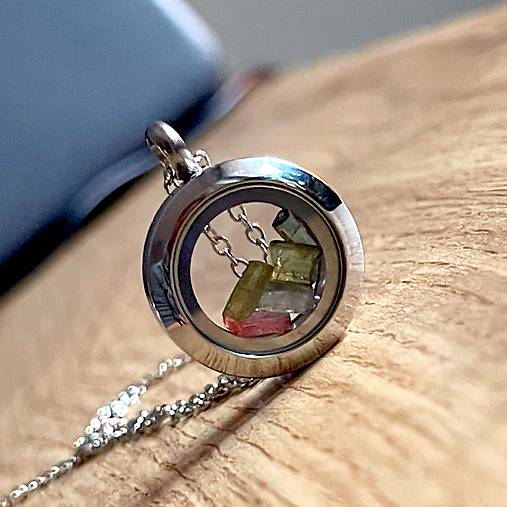 Steel Locket Tourmaline Necklace / Oceľový medailón s turmalínmi E069