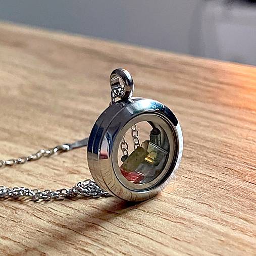 Steel Locket Tourmaline Necklace / Oceľový medailón s turmalínmi E069