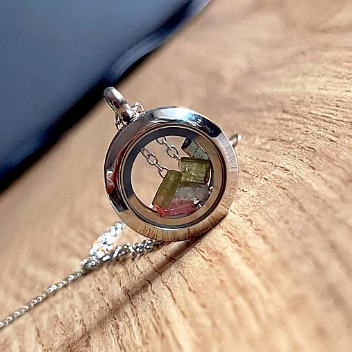 Steel Locket Tourmaline Necklace / Oceľový medailón s turmalínmi E069