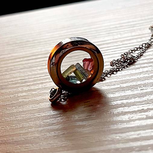 Steel Locket Tourmaline Necklace / Oceľový medailón s turmalínmi E069
