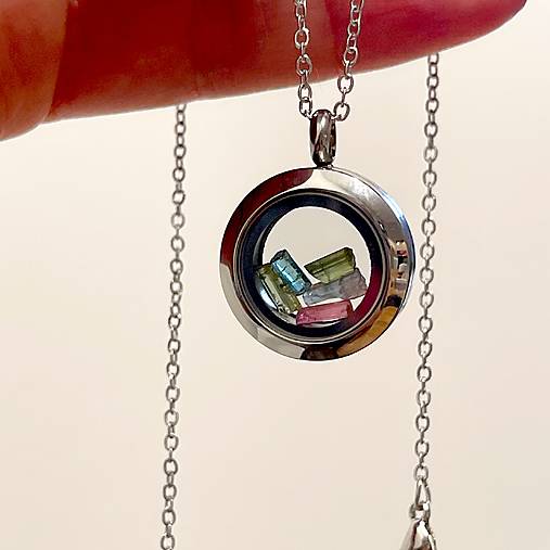 Steel Locket Tourmaline Necklace / Oceľový medailón s turmalínmi E069