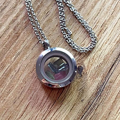 Steel Locket Tourmaline Necklace / Oceľový medailón s turmalínmi E069