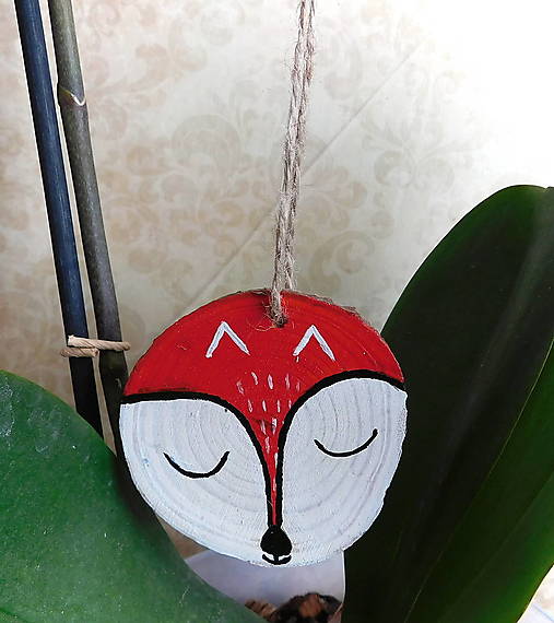 Dekorácie - drevená maľovaná líška na zavesenie / totálny výpredaj! - 17947200_