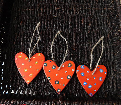 Dekorácie - sada maľované srdcia na zavesenie / 3ks totálny výpredaj! - 17947206_