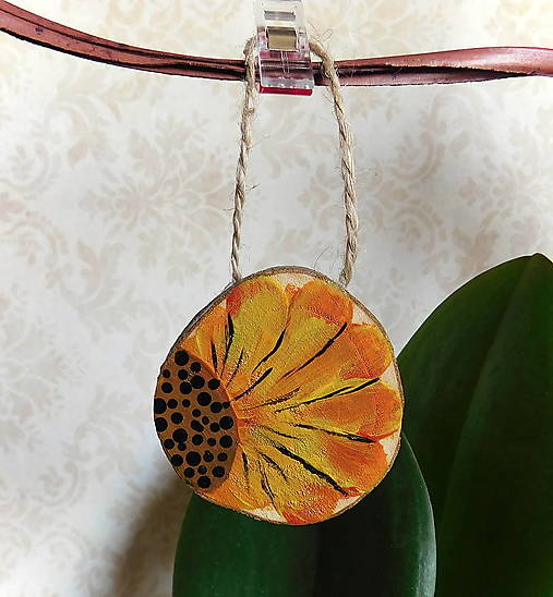 Dekorácie - kvet drevená závesná dekorácia - totálny výpredaj! - 17947536_