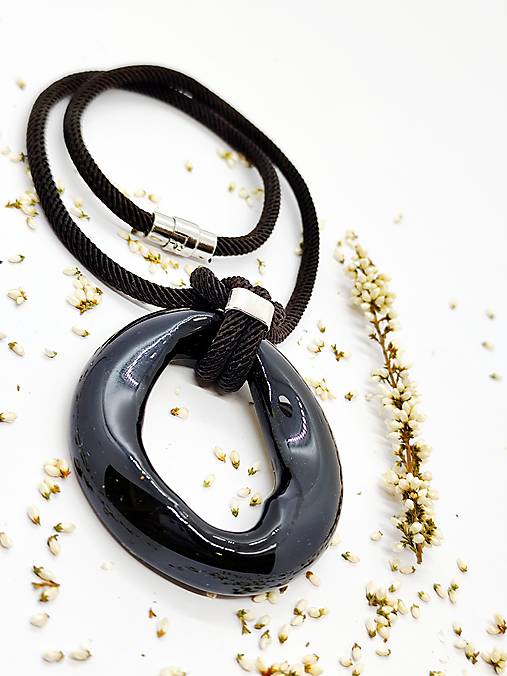 Náhrdelník z vínových fliaš "JARMILA"