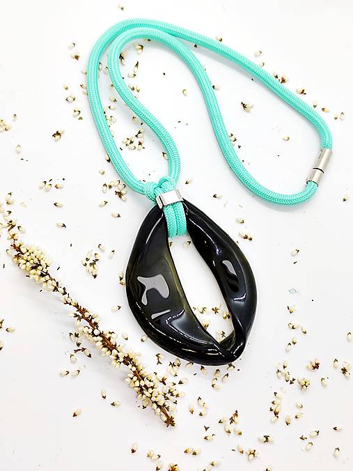 Náhrdelník z vínových fliaš "JANETTE"