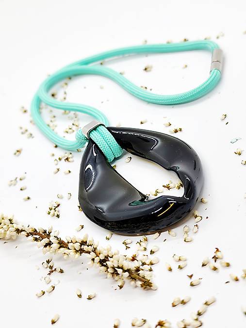 Náhrdelník z vínových fliaš "JANETTE"