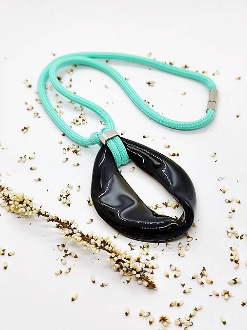 Náhrdelník z vínových fliaš "JANETTE"