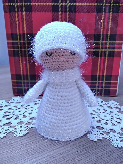 Dekorácie - Háčkovaná bábika - 17946446_