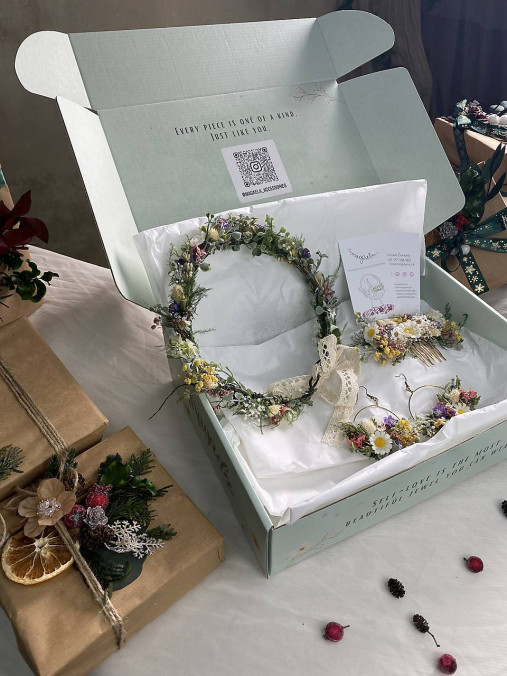 Darčekový box "prvý jarný pozdrav " - venček, hrebienok a náušnice