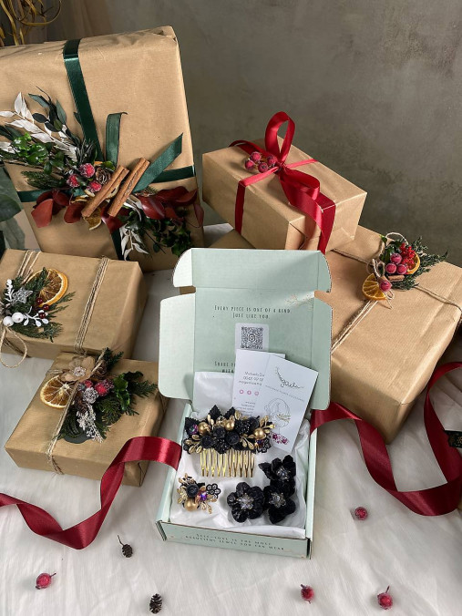 Darčekový box "noc s chuťou černíc" - hrebienok, prstienok a klipy na topánky