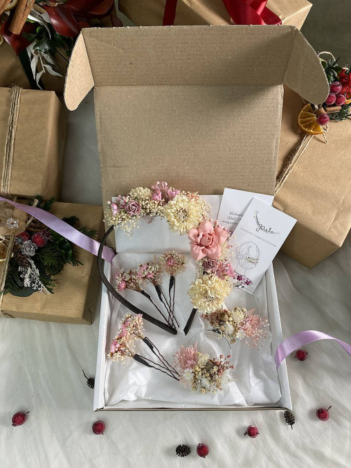 Darčekový box "sladká romanca " -  čelenka, náušnice a set vláseniek