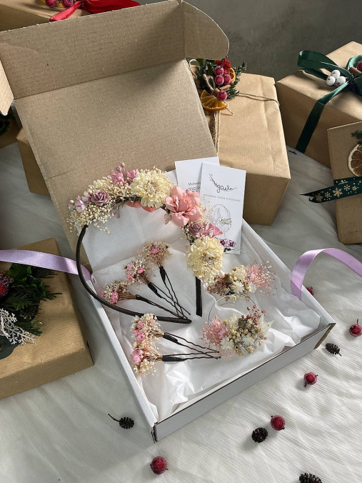 Darčekový box "sladká romanca " -  čelenka, náušnice a set vláseniek