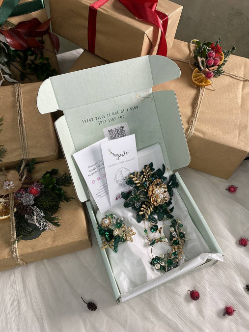 Darčekový box "mesačné smaragdy" - brošňa, náušnice a prstienok