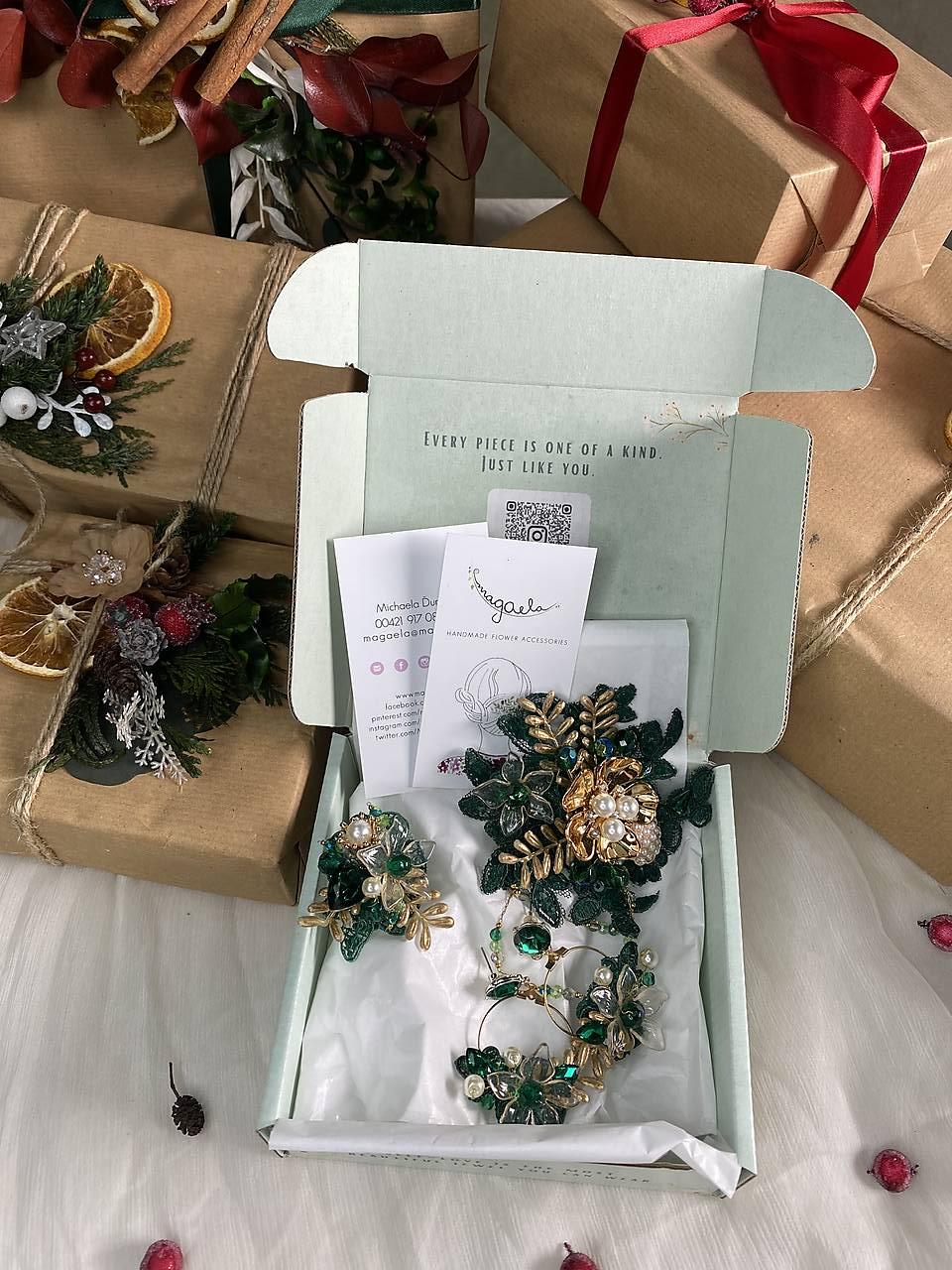 Darčekový box "mesačné smaragdy" - brošňa, náušnice a prstienok