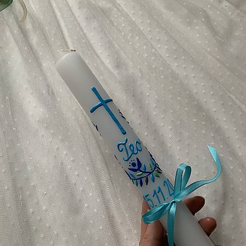 Krstná košieľka a svieca na krst maľovaná v modrých odtieňoch s krížom a nápisom na želanie