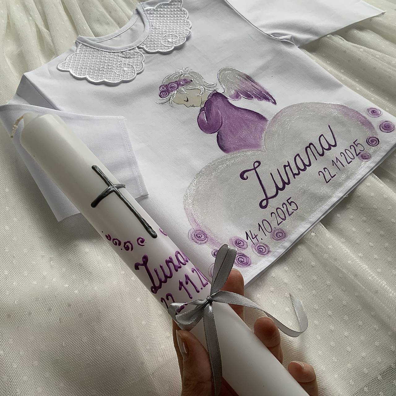 Krstná košieľka a svieca na krst maľovaná s anjelikom do fialova