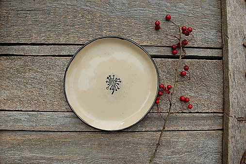 Nádoby - Keramický tanierik s rastlinou (Rastlina 1.) - 17947537_