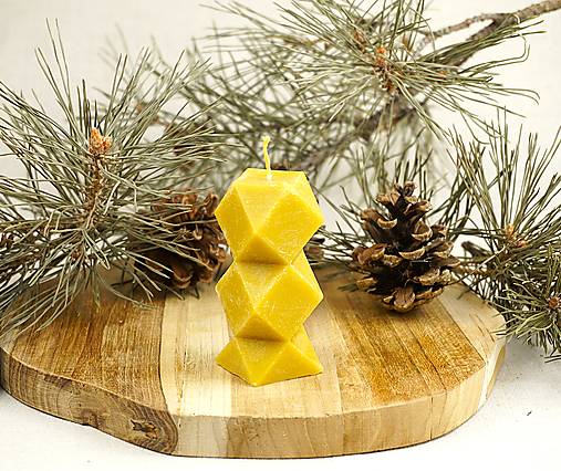 Geometrický klenot- sviečka z včelieho vosku