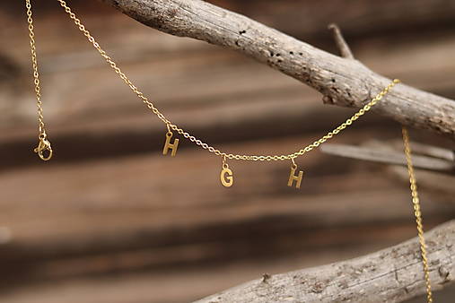 Náhrdelník - retiazka s písmenkami